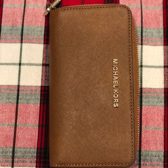 Women’s brown Michael Kors wristlet / wallet. - Picture 4 of 14